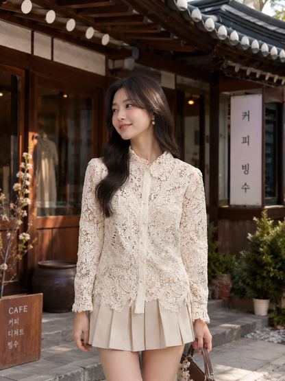 Scalloped Floral Lace Long-Sleeve Top