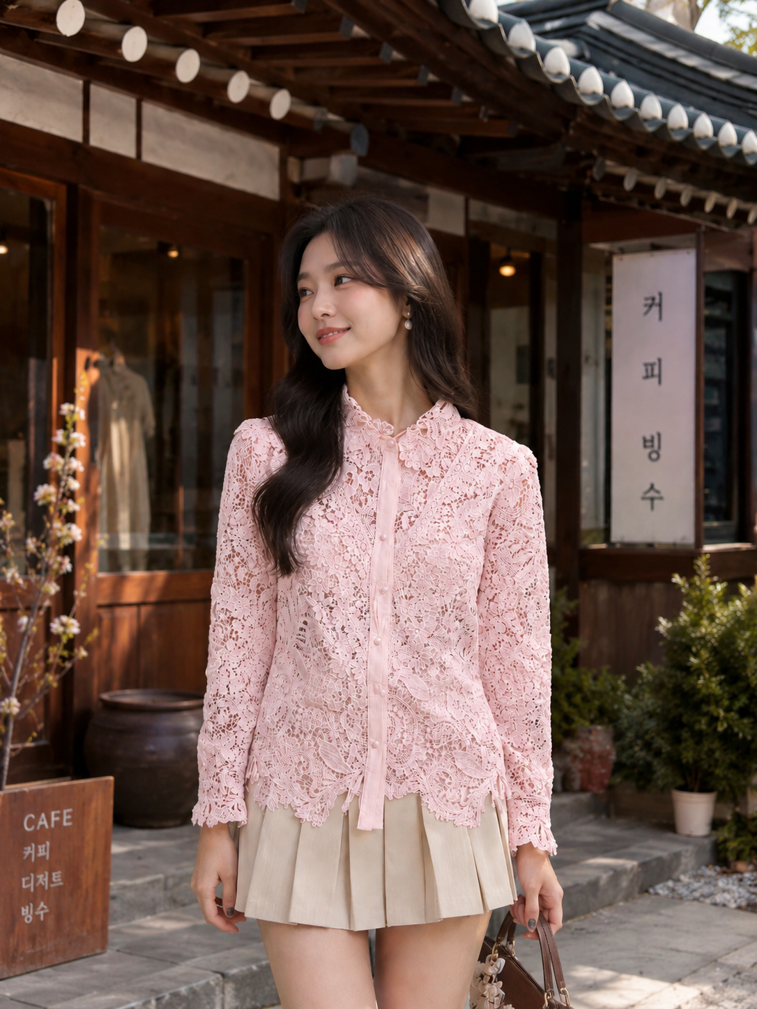 Scalloped Floral Lace Long-Sleeve Top