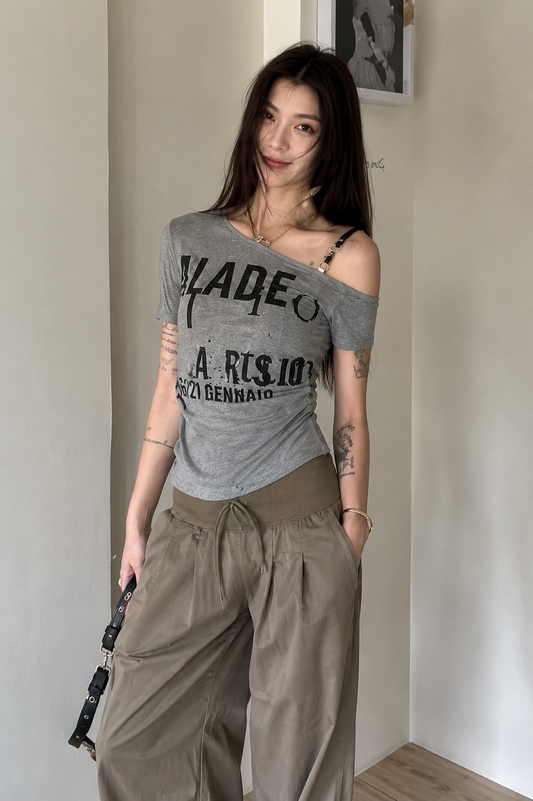 Metal Ring Buckle Cold-Shoulder Graphic Tee